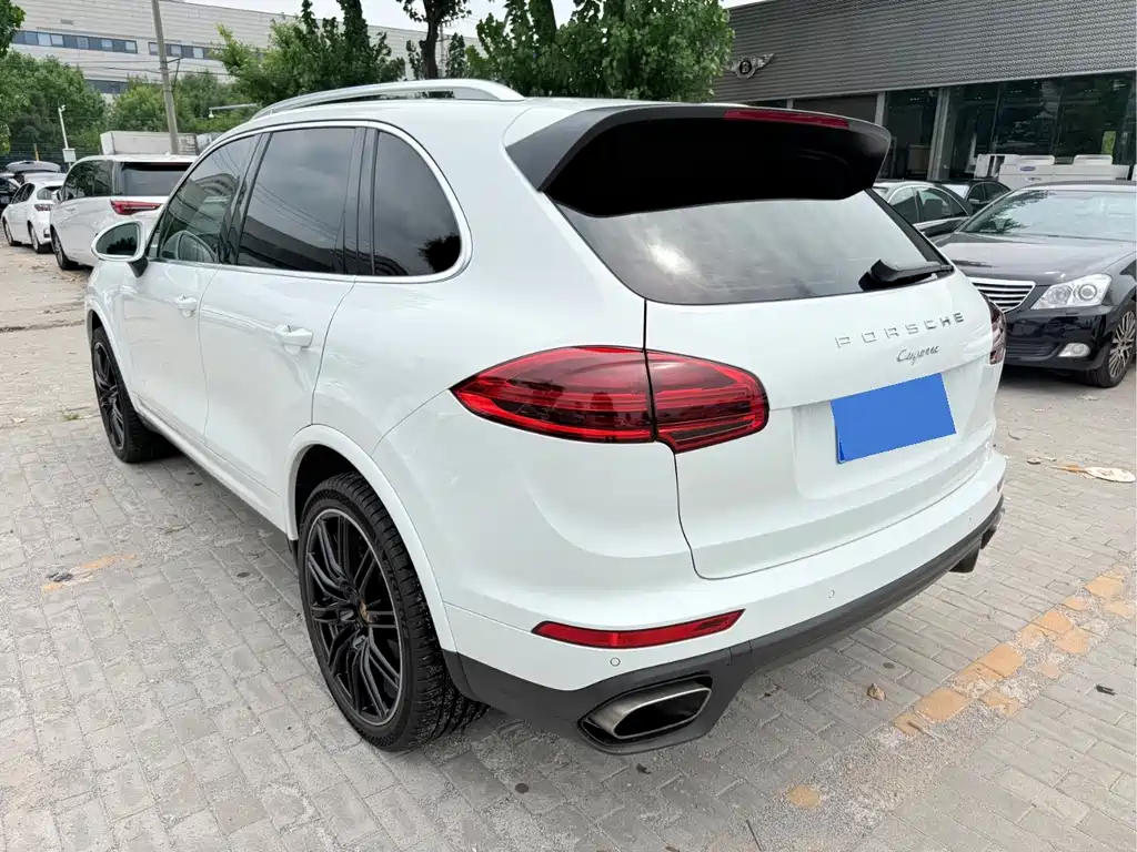 Porsche Cayenne 2017 — фото 16