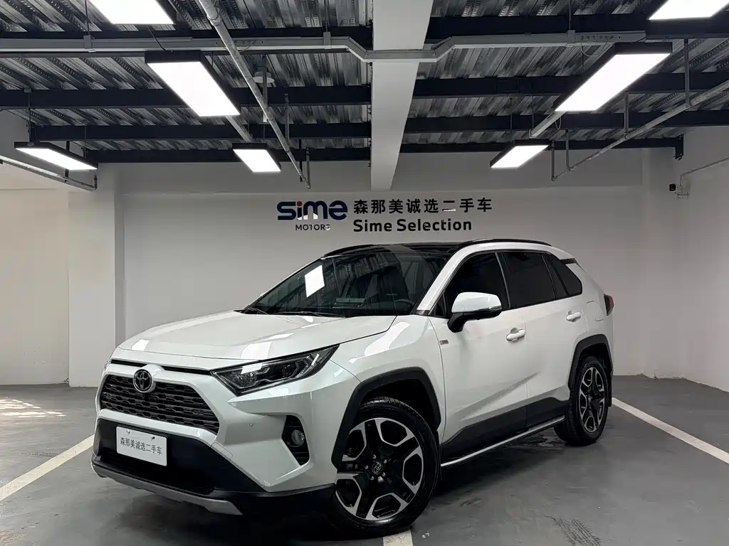 Toyota RAV4 2022 — фото 1