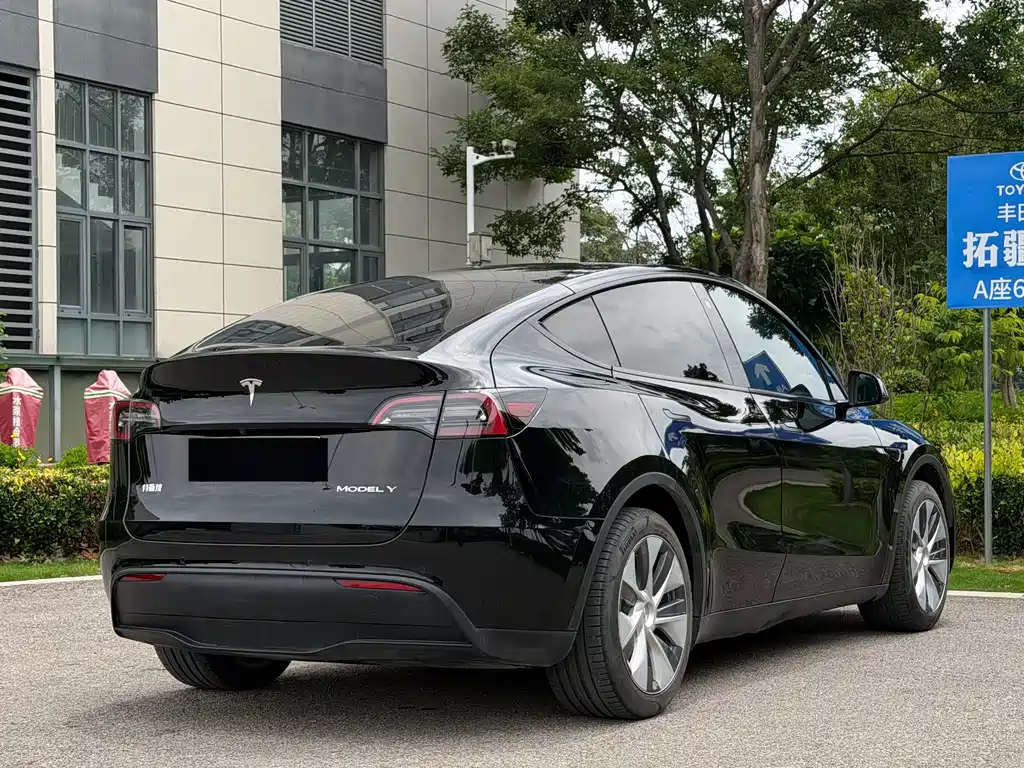 Tesla Model Y 2023 — фото 4