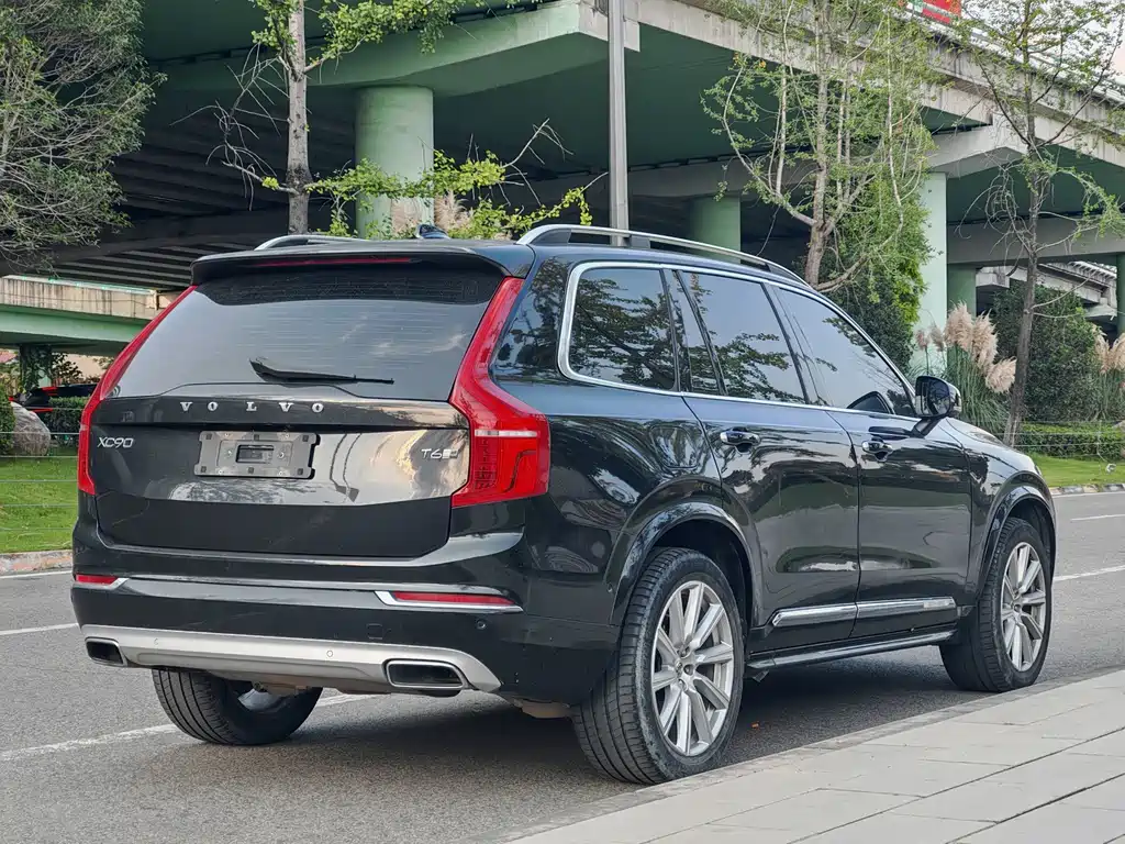 Volvo XC90 2018 — фото 15