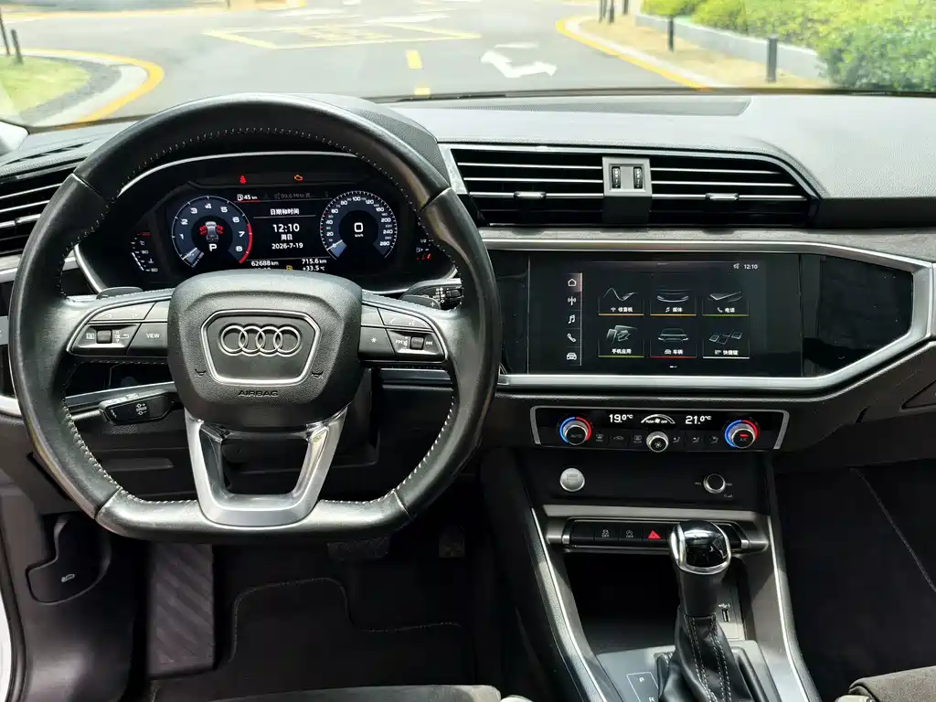Audi Q3 2019 — фото 42