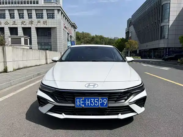 Hyundai Elantra 2023