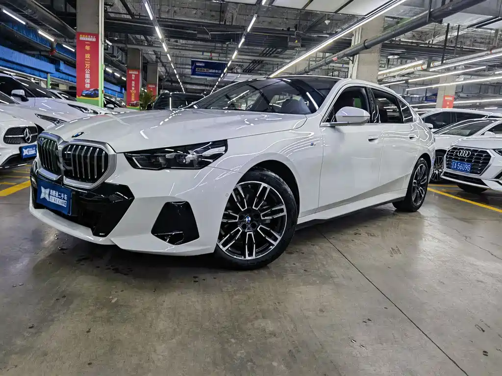 BMW 5 Series 2024 — фото 1