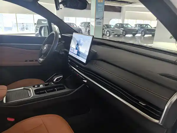 Geely Haoyue L 2024