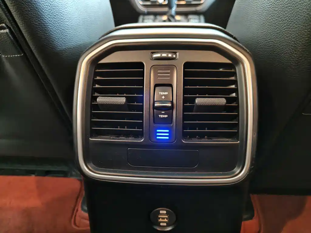 Porsche Macan 2020 — фото 13