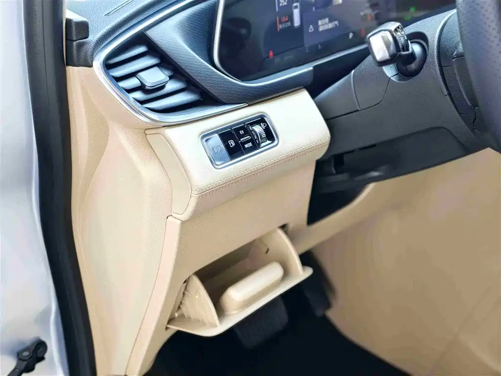 Buick GL8 Hybrid 2025 — фото 26