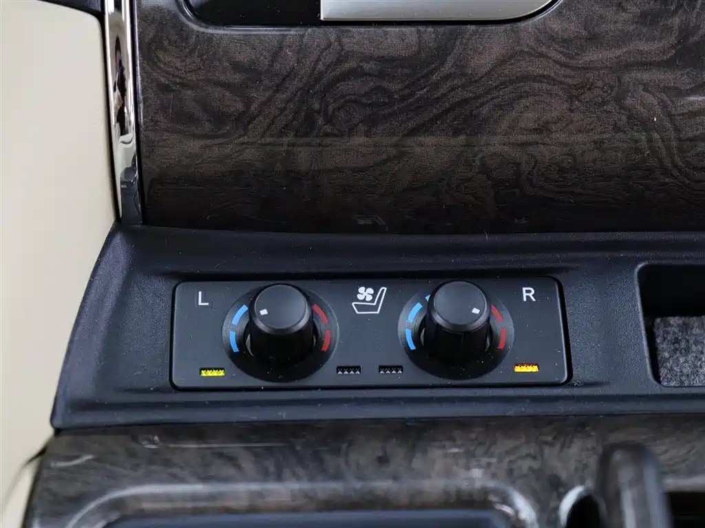 Toyota Alphard 2023 — фото 23