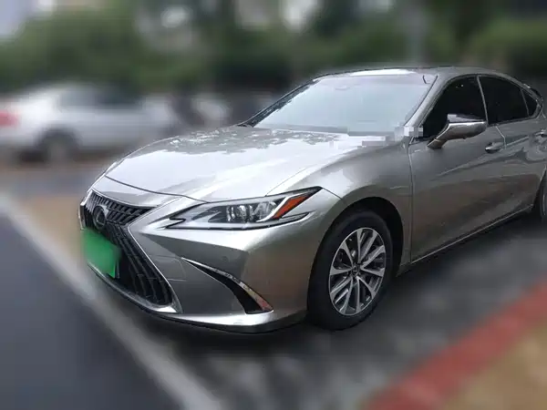 Lexus ES 2023