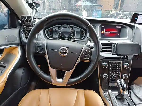 Volvo V40 2019