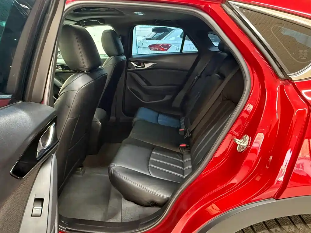 Mazda CX-4 2023 — фото 16