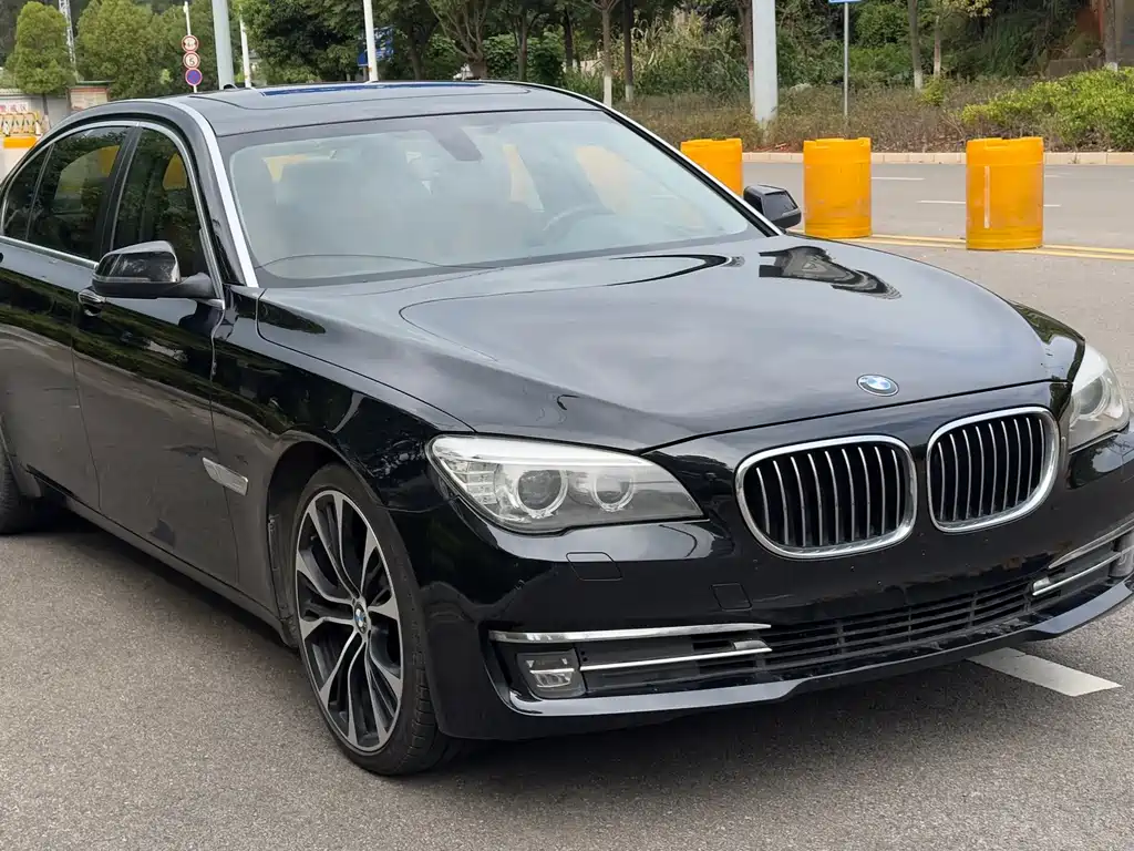 BMW 7 Series 2015 — фото 1