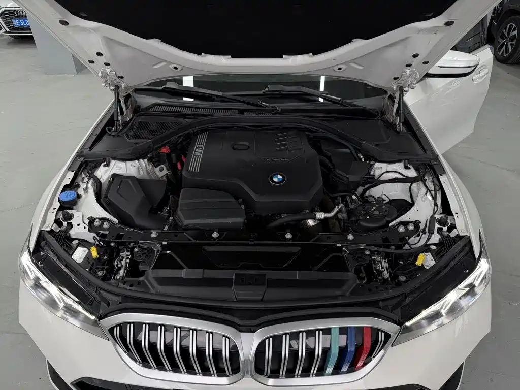BMW 3 Series 2023 — фото 17