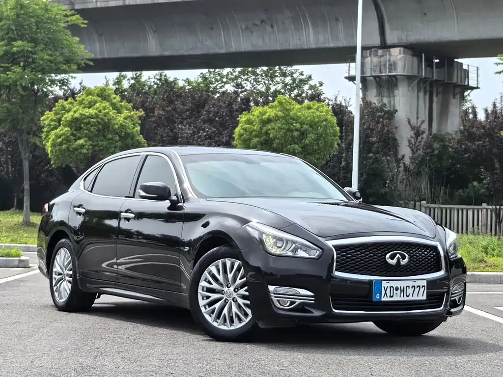 Infiniti Q70 2016 — фото 3