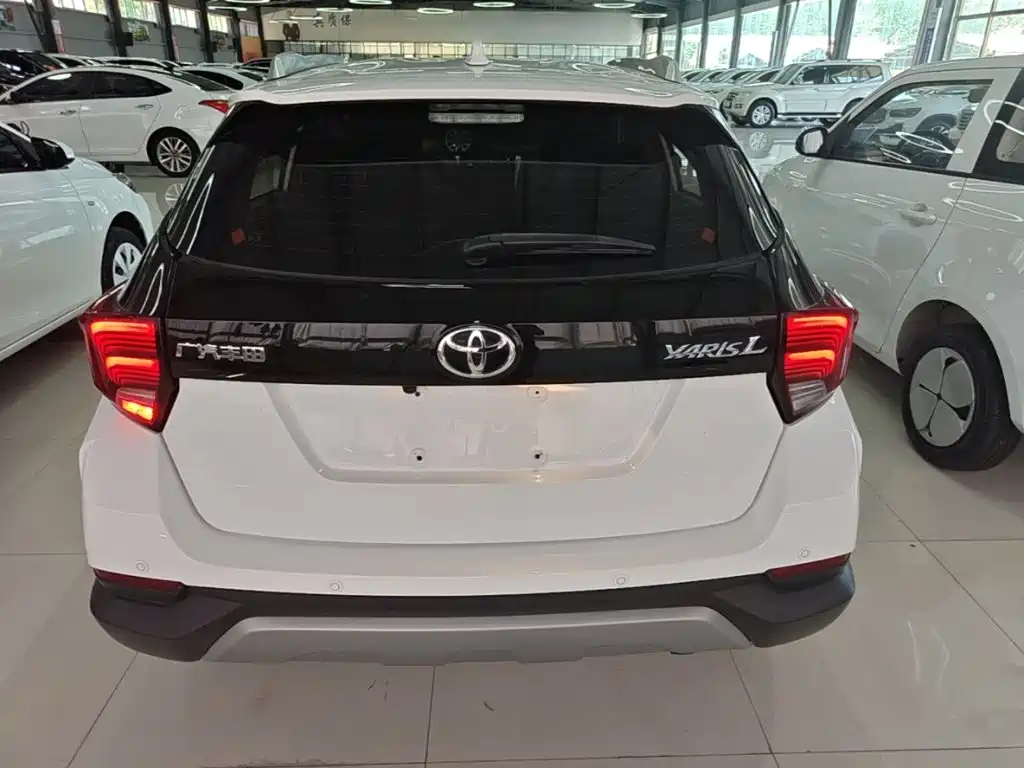 Toyota Yaris L 2022 — фото 6