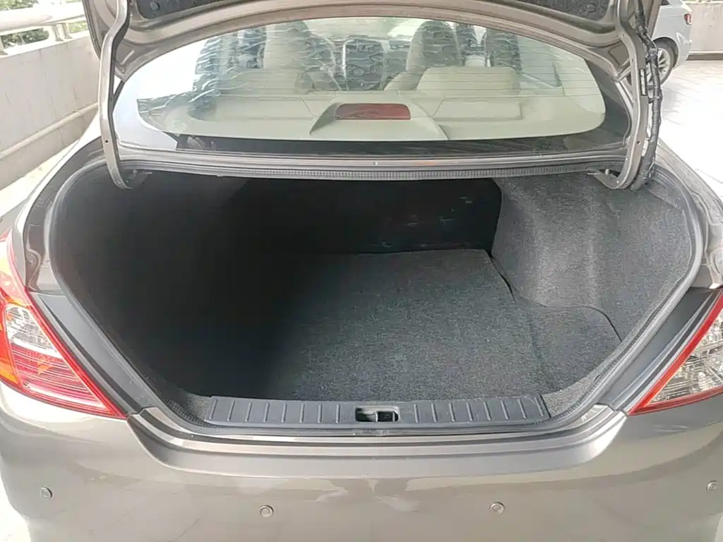 Nissan Sunny 2014 — фото 19