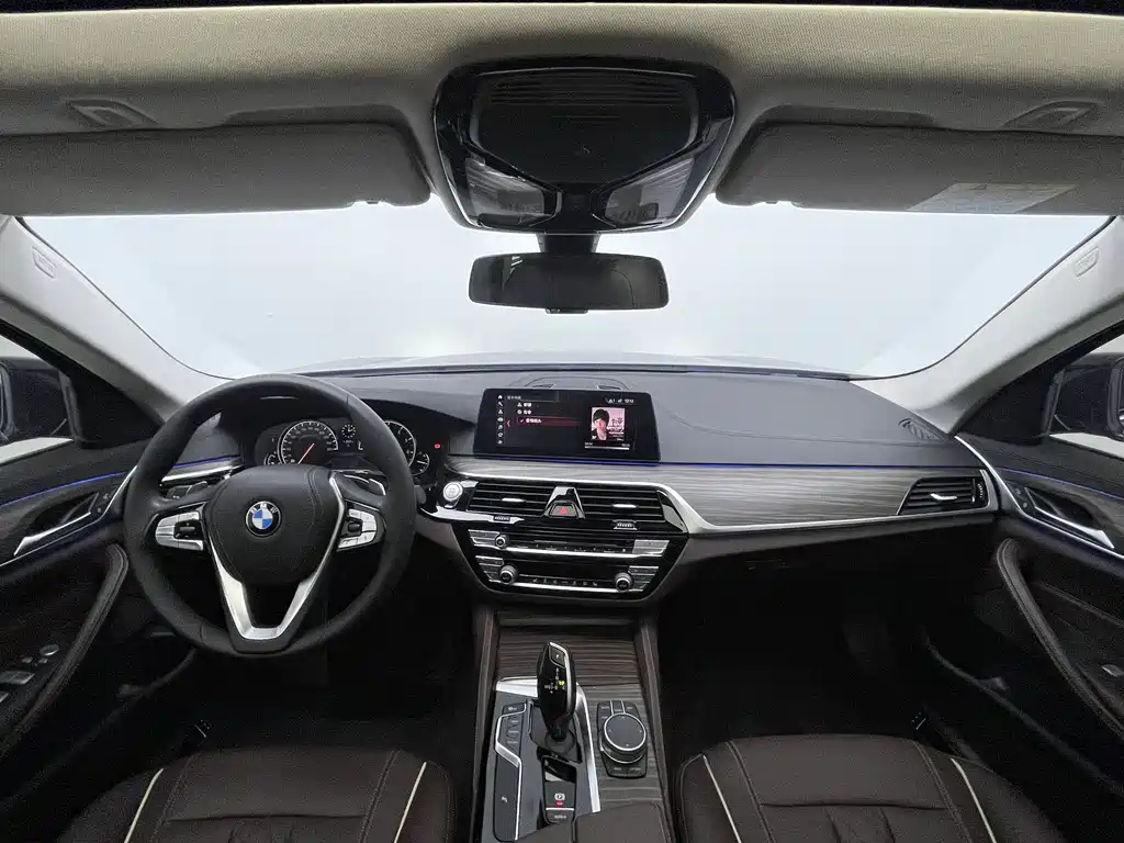 BMW 5 Series 2018 — фото 17