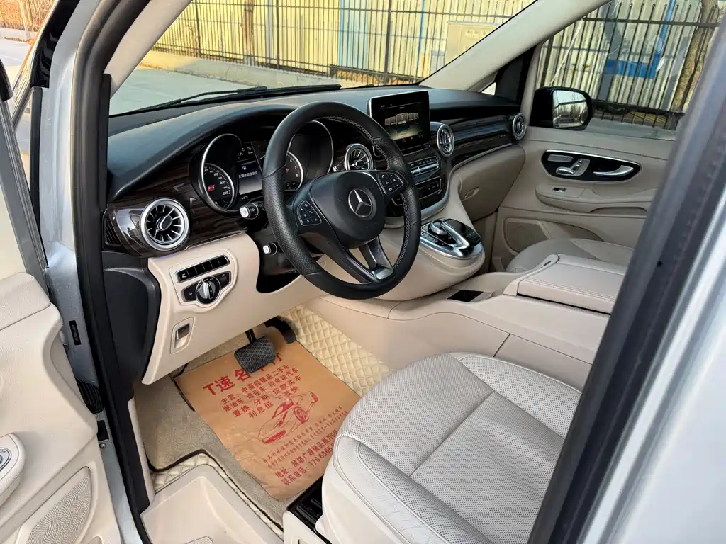 Mercedes-Benz V-Class 2016 — фото 13