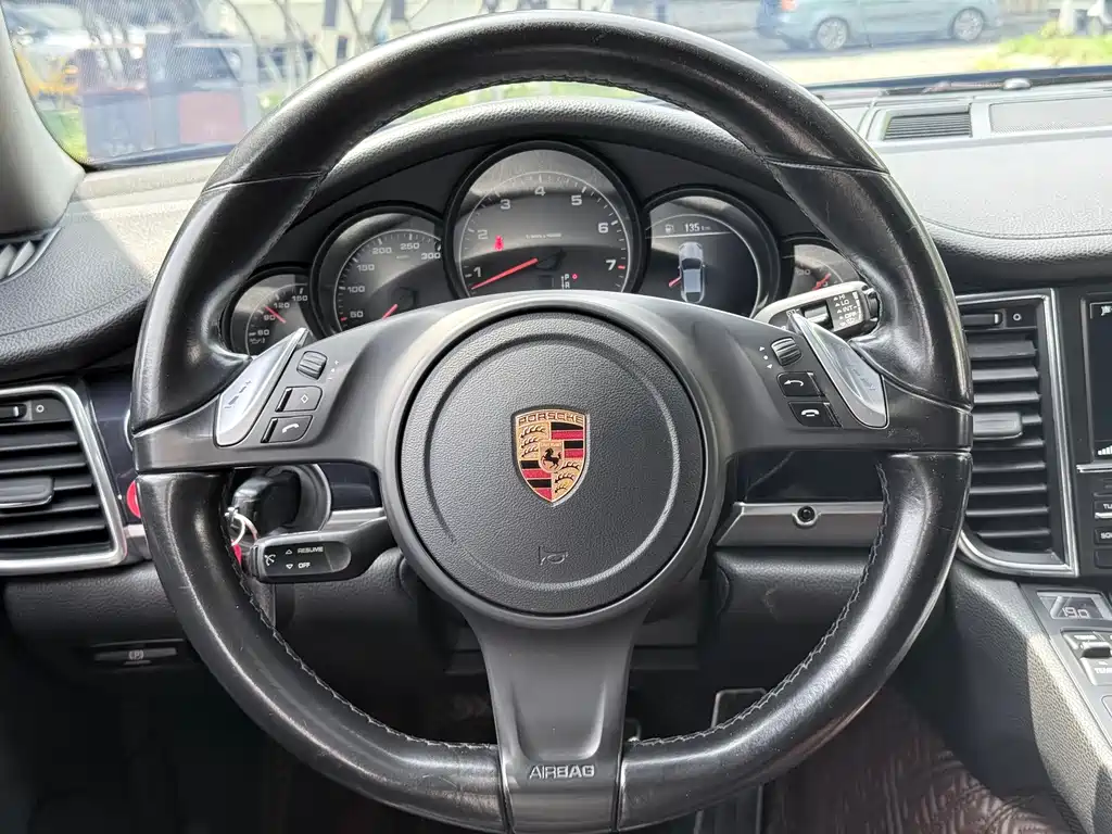 Porsche Panamera 2015 — фото 10