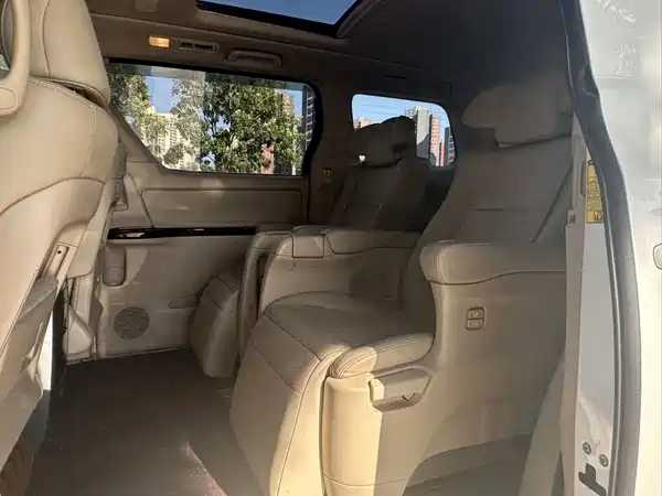 Toyota Alphard 2012