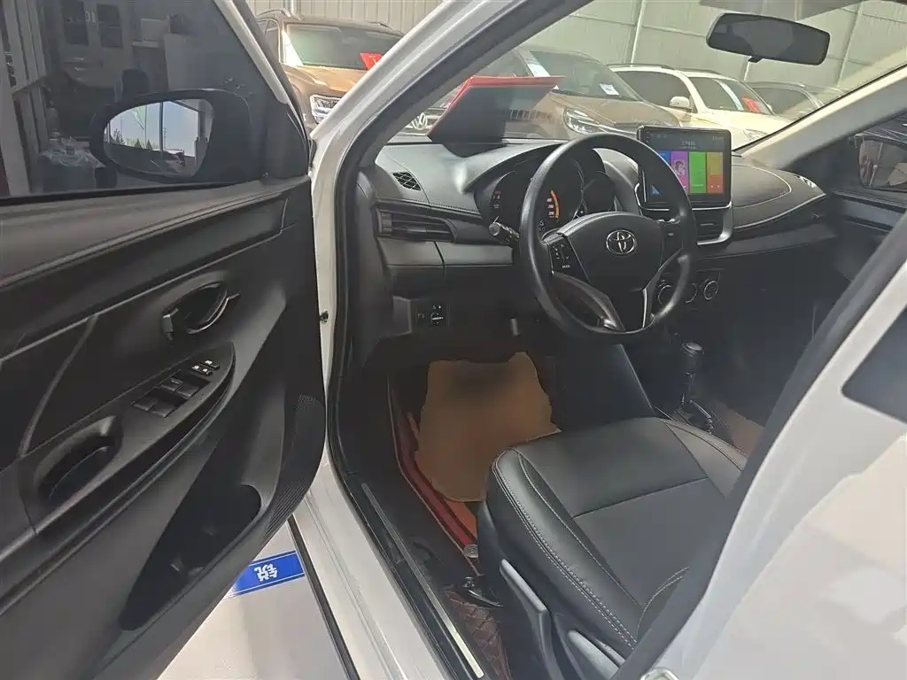 Toyota Yaris L 2023 — фото 16