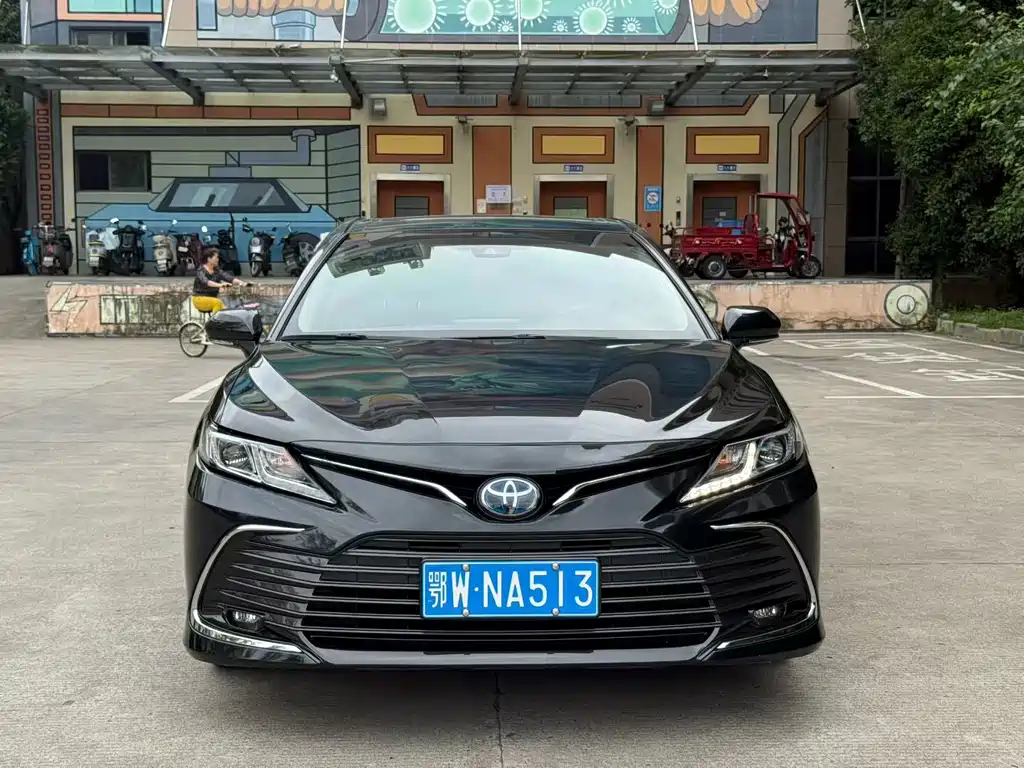Toyota Camry 2021 — фото 2