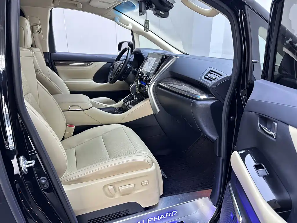 Toyota Alphard 2022 — фото 11