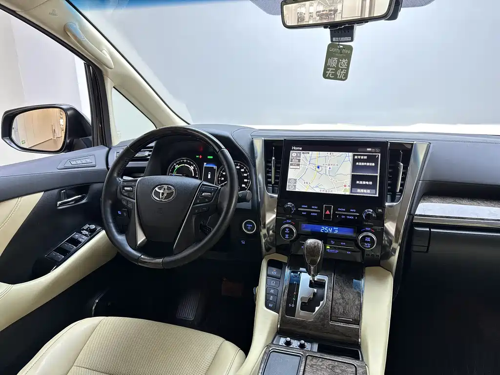 Toyota Alphard 2022 — фото 18