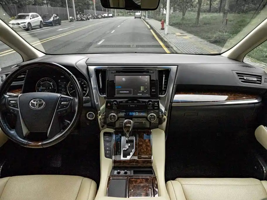 Toyota Alphard 2019 — фото 4