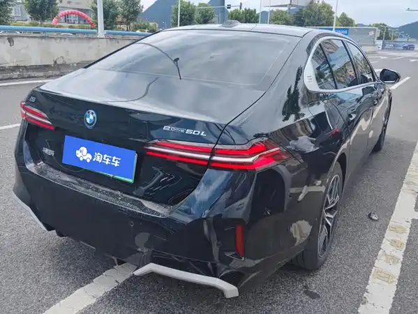 BMW i5 2025