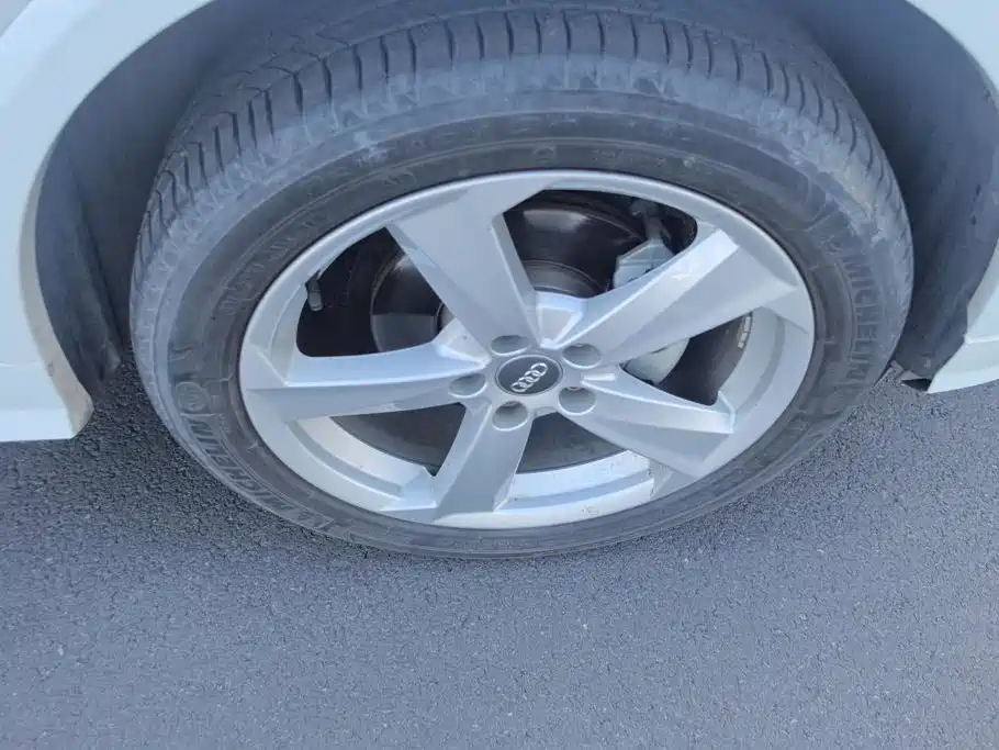 Audi Q2L 2019
