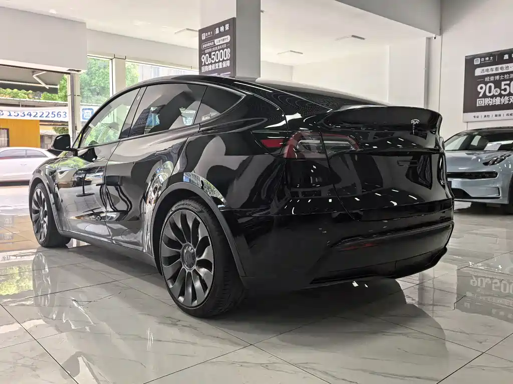 Tesla Model Y 2022 — фото 14
