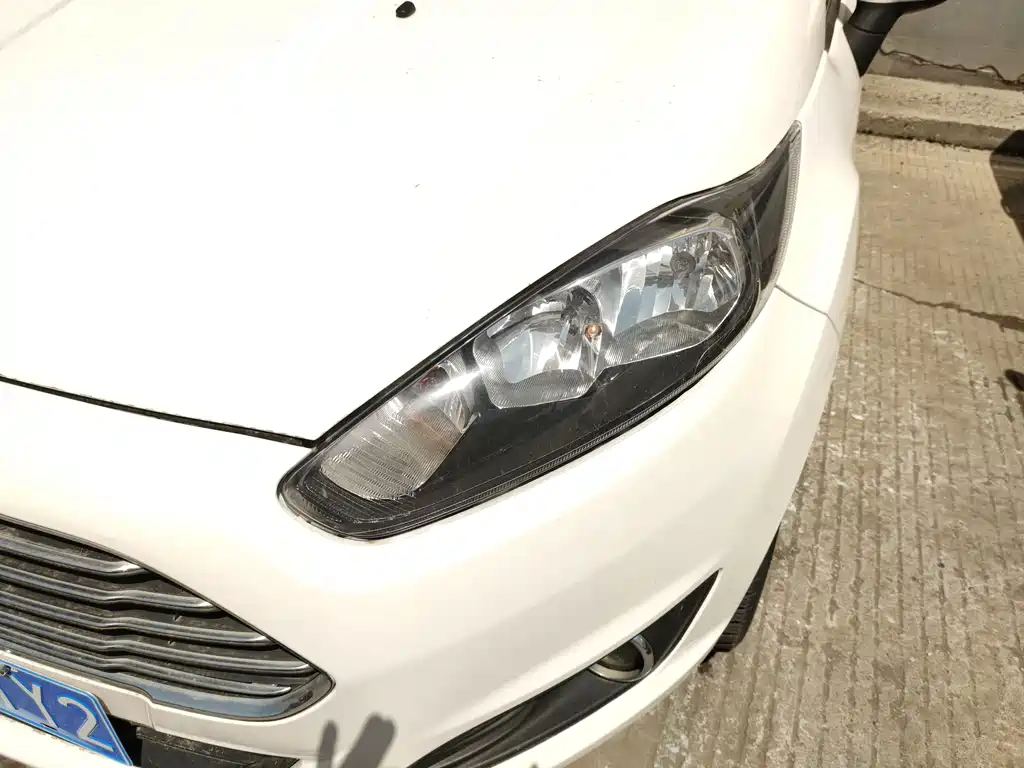 Ford Fiesta 2015 — фото 19