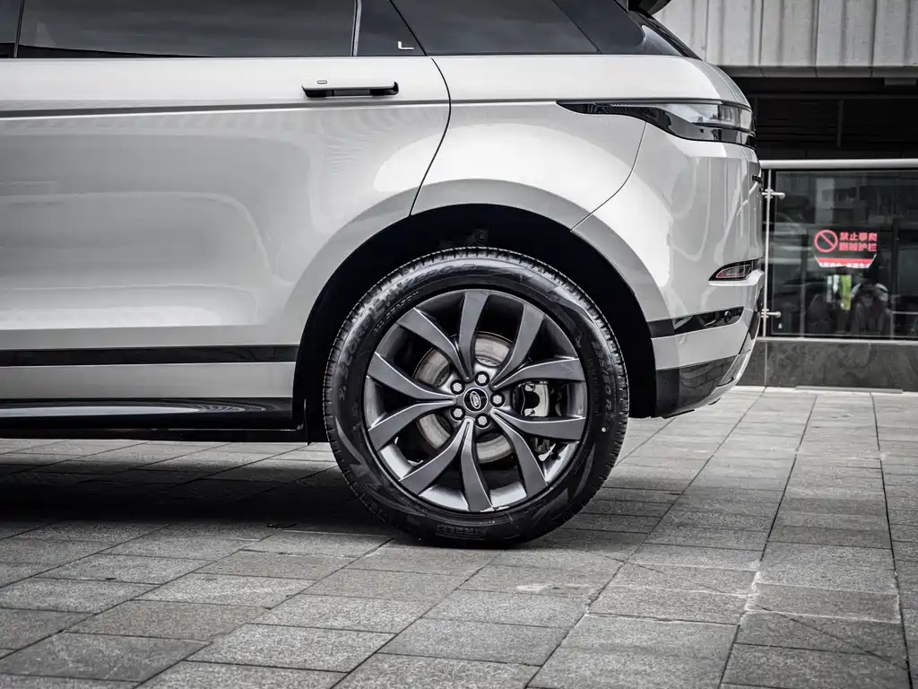 Land Rover Range Rover Evoque 2023 — фото 9