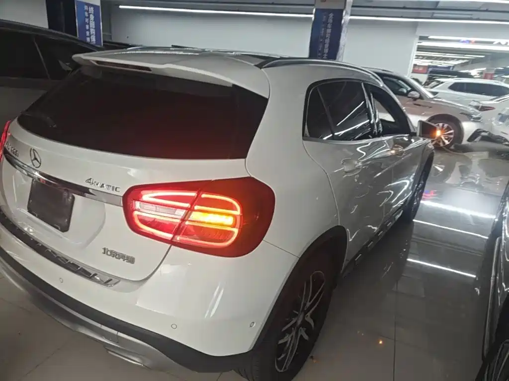 Mercedes-Benz GLA 2015