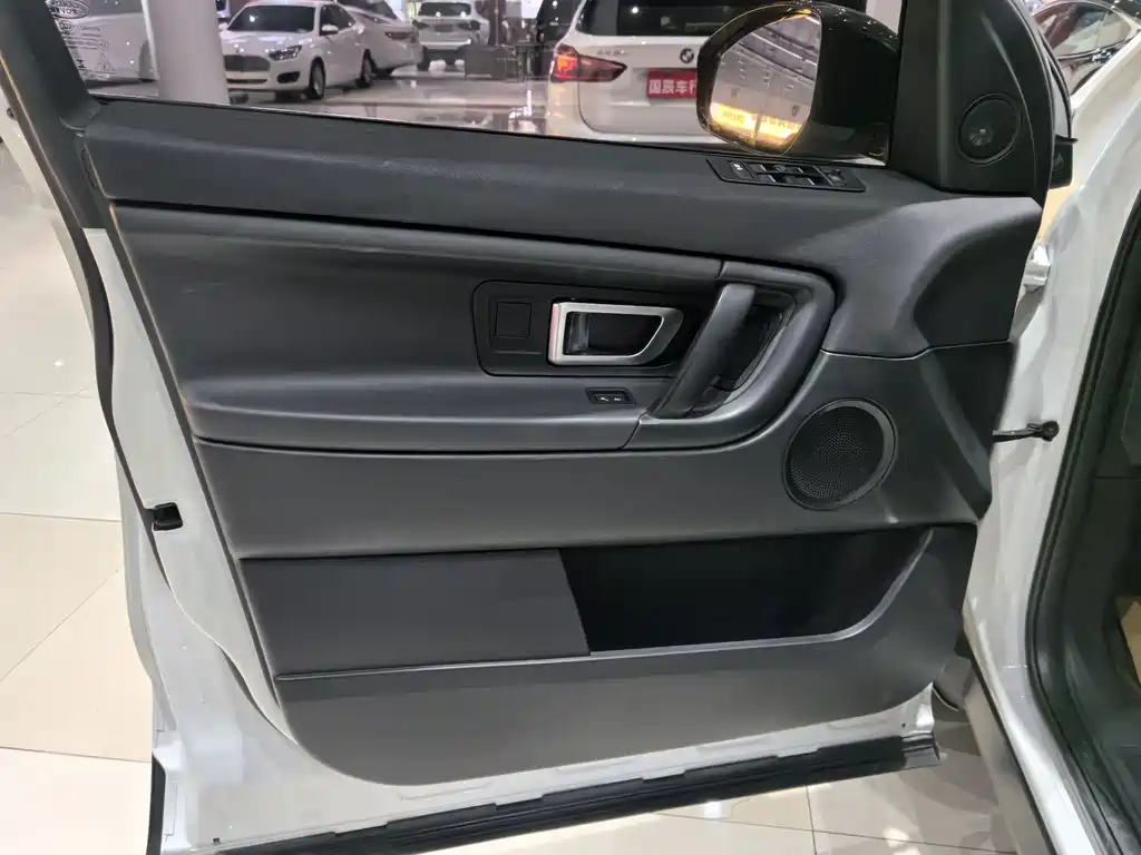 Land Rover Discovery Sport 2018 — фото 8