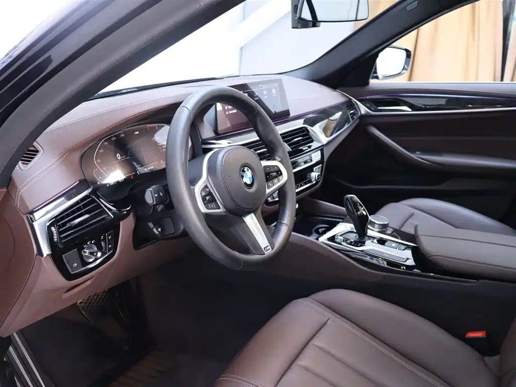 BMW 5 Series 2020 — фото 11