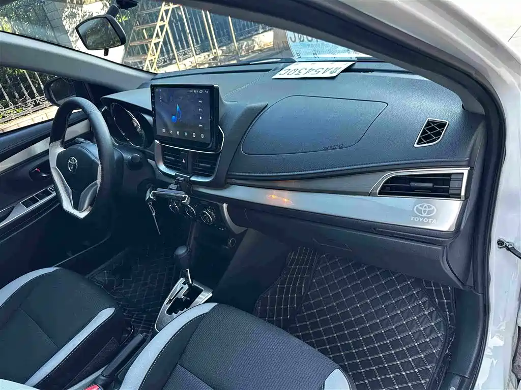 Toyota Yaris L 2021 — фото 12