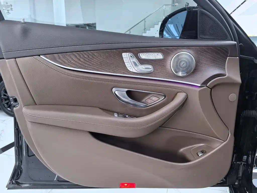Mercedes-Benz E-Class 2023 — фото 4