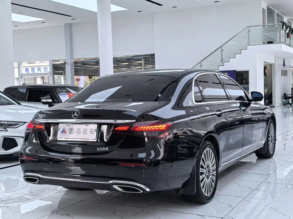 Mercedes-Benz E-Class 2023 — фото 16