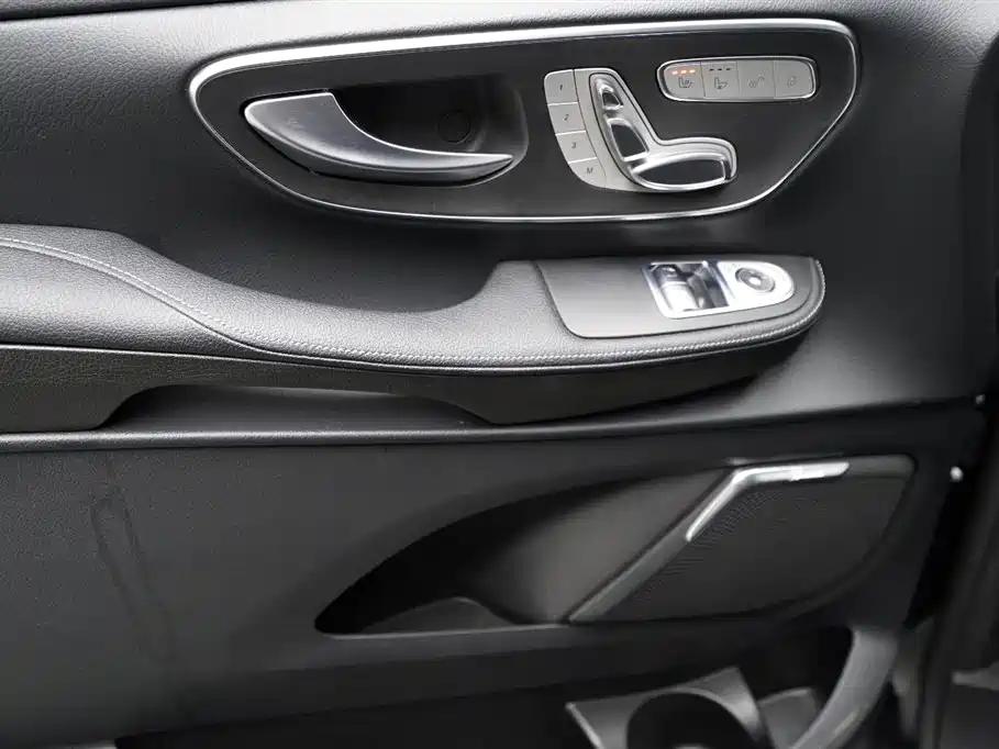 Mercedes-Benz V-Class 2023 — фото 5