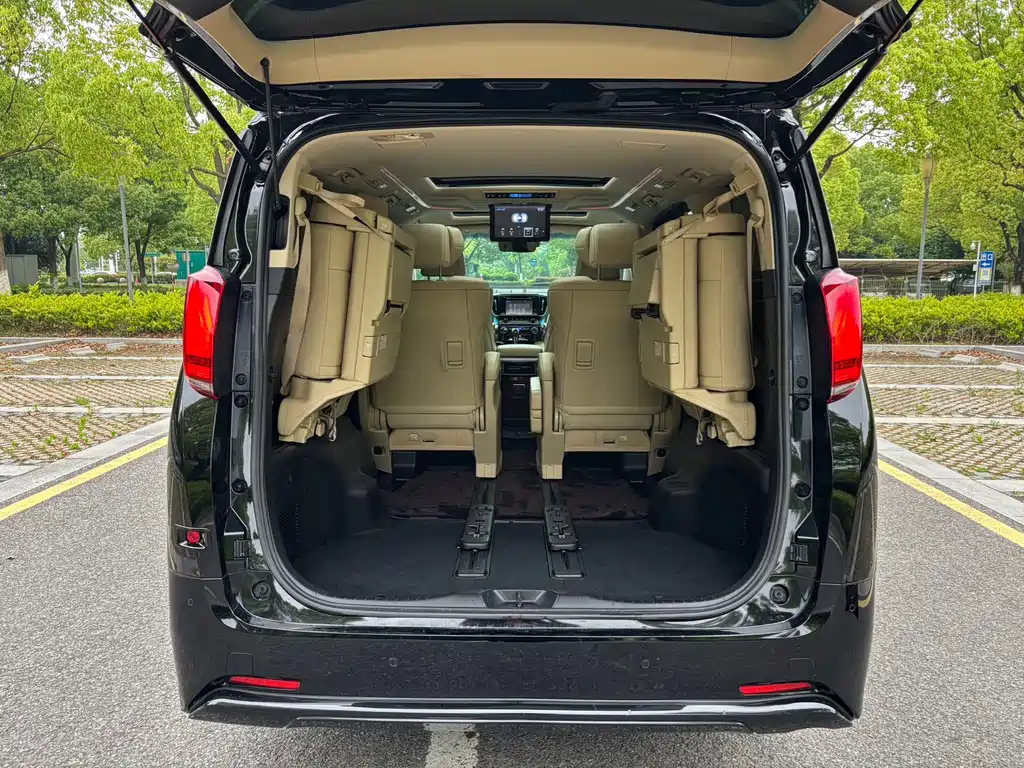 Toyota Alphard 2020 — фото 21