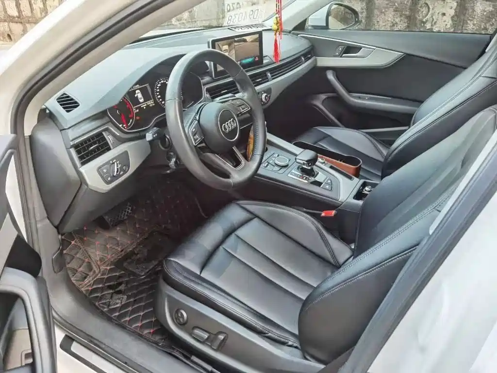 Audi A4L 2018