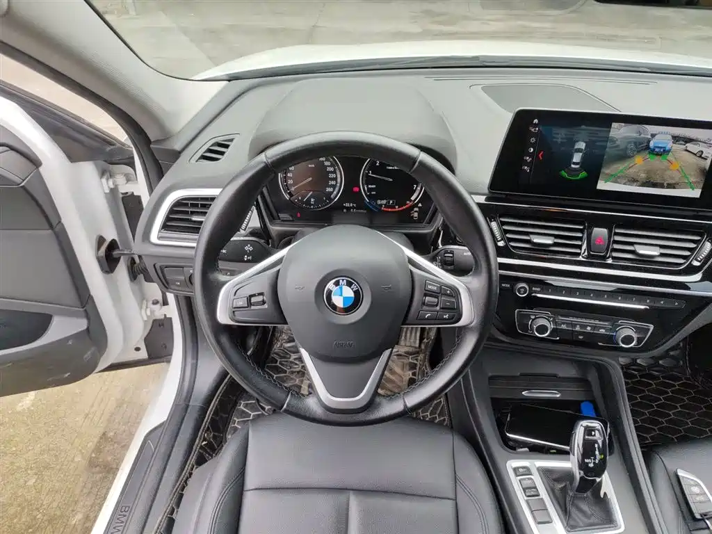 BMW 1 Series 2023 — фото 11