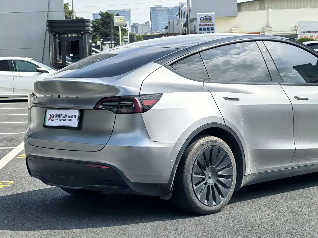 Tesla Model Y 2022 — фото 10