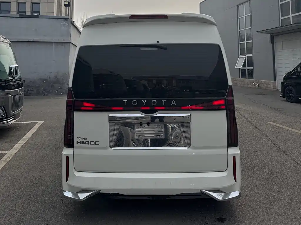 Toyota Hiace 2024 — фото 4