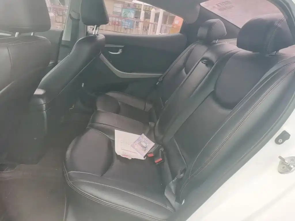 Hyundai Elantra 2017 — фото 13