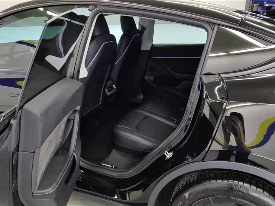 Tesla Model Y 2023 — фото 11