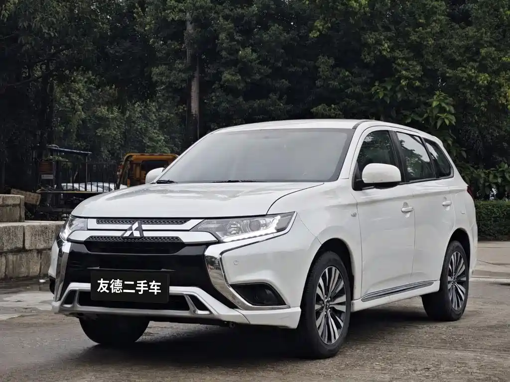 Mitsubishi Outlander 2021 — фото 1