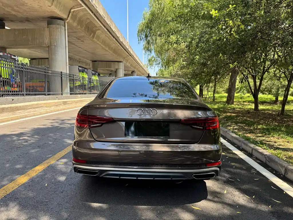 Audi A4L 2019