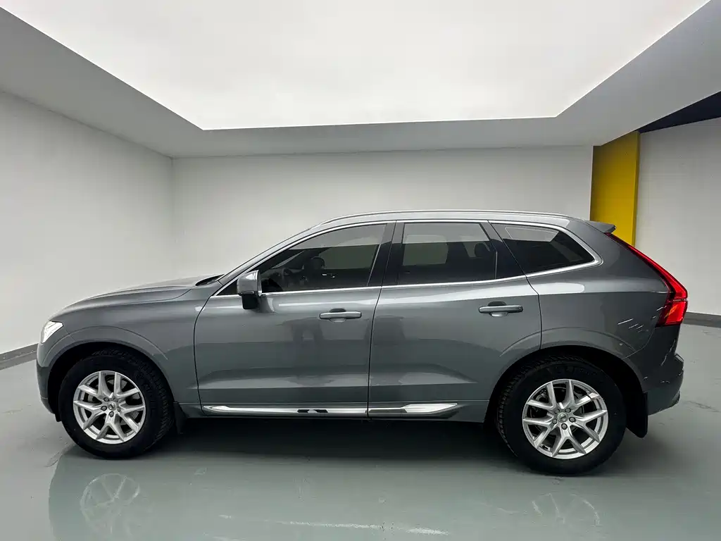 Volvo XC60 2021 — фото 8